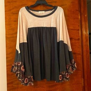 Umgee XL charcoal gray, cream top with brown trim on flared sleeves